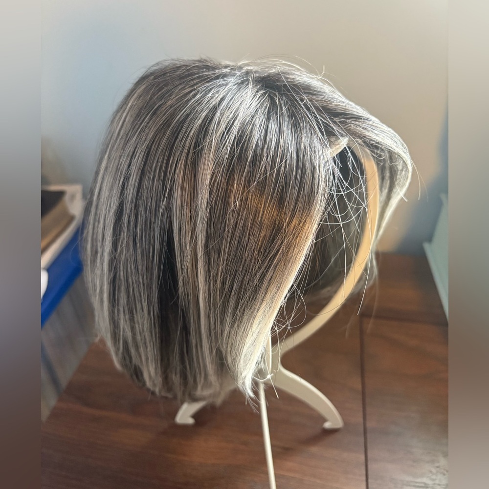 Elegant Grey and Black Women's Wig Blunt Cut